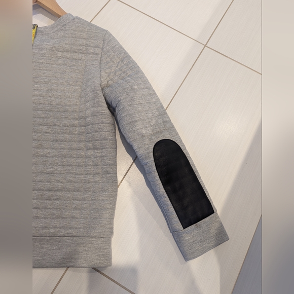 Club Monaco light GREY quilted sweater Sz Small - Picture 6 of 9